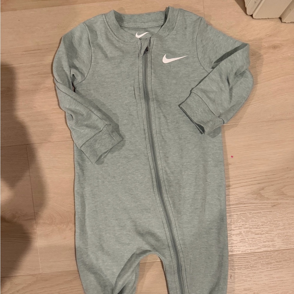 Nike Sleeper - 9m